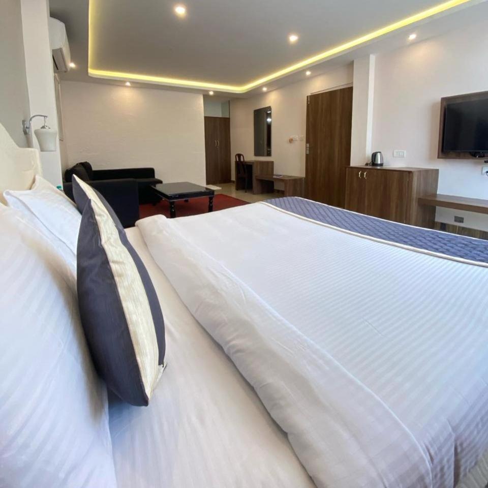 Montecarlo Hotel Mamallapuram Eksteriør billede